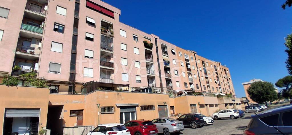 appartamento in vendita a Roma in zona Torre Angela