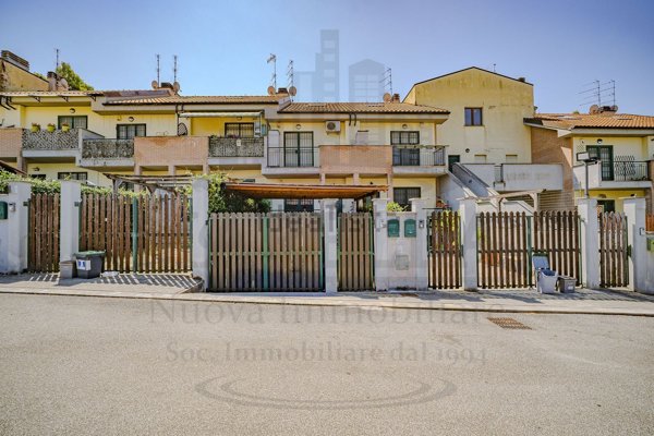 appartamento in vendita a Roma in zona Selva Candida