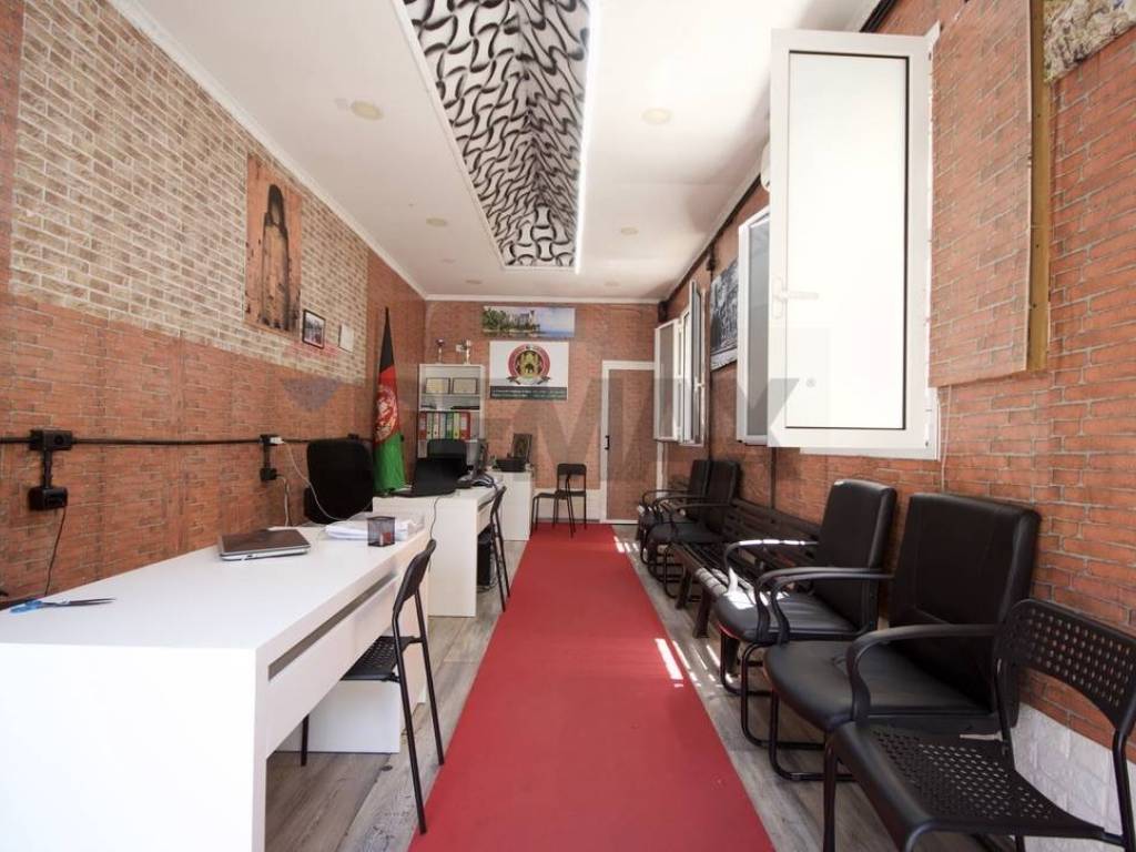 locale commerciale in vendita a Roma in zona Prenestino-Labicano