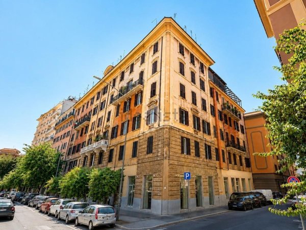 appartamento in vendita a Roma in zona Appio Latino