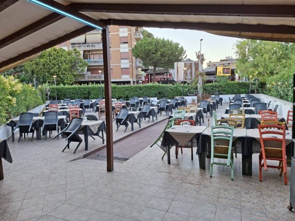 negozio in vendita a Roma in zona Torrevecchia
