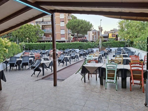 negozio in vendita a Roma in zona Primavalle