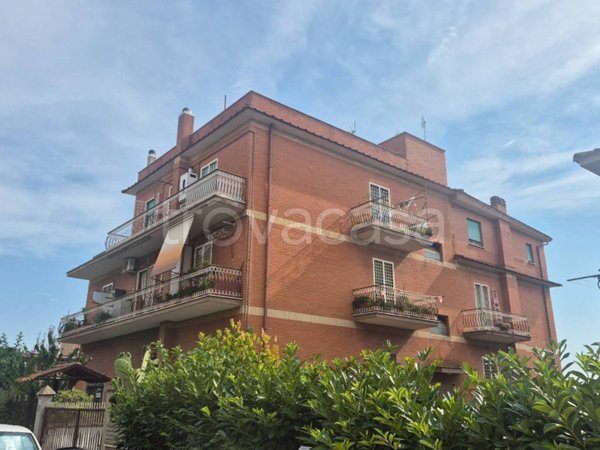 appartamento in vendita a Roma in zona Sette Bagni