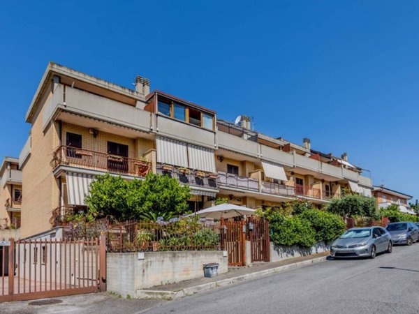 casa indipendente in vendita a Roma in zona Massimina/Casal Lumbroso