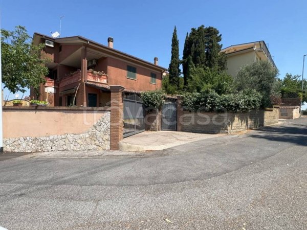 casa indipendente in vendita a Roma in zona Castel di Leva