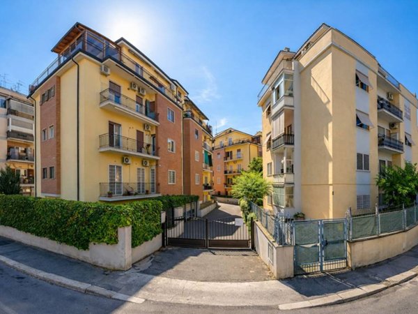 appartamento in vendita a Roma in zona Torre Maura