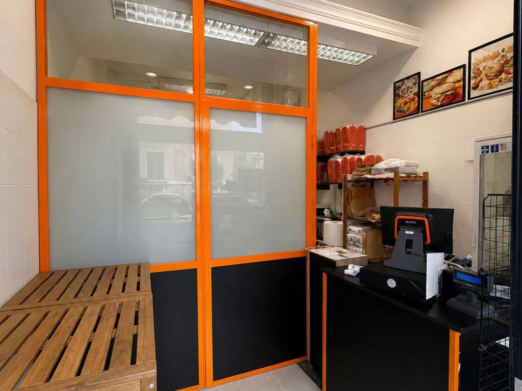 negozio in vendita a Roma in zona Appio Latino