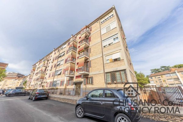 appartamento in vendita a Roma in zona Torre Spaccata