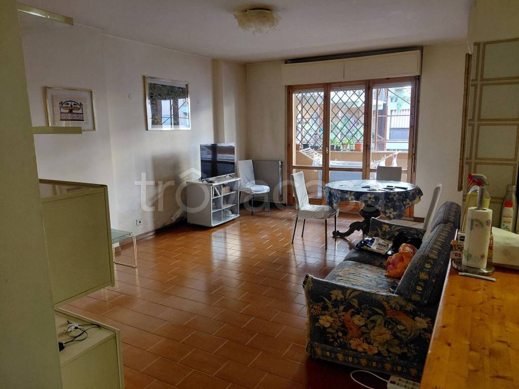 appartamento in vendita a Roma in zona Ardeatino