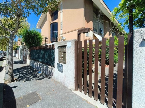 appartamento in vendita a Roma in zona Axa