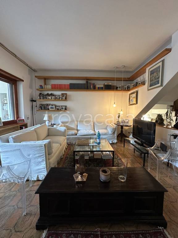 casa indipendente in vendita a Roma in zona Axa