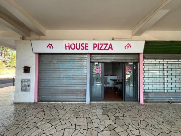 negozio in vendita a Roma in zona Ostia