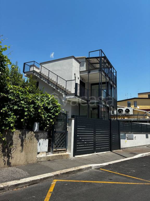 appartamento in vendita a Roma in zona Ponte Mammolo