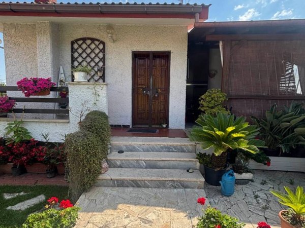 casa indipendente in vendita a Roma in zona Acilia