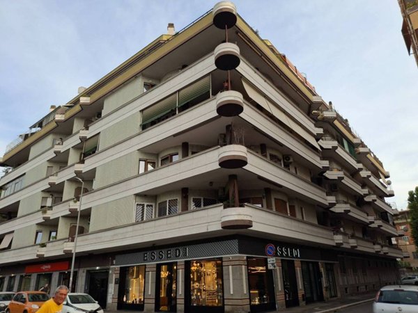 appartamento in vendita a Roma in zona Ostia