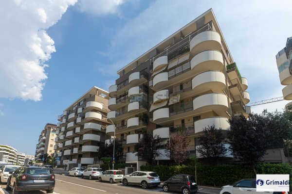 appartamento in vendita a Roma in zona Ardeatino