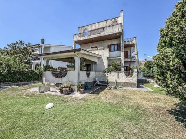 casa indipendente in vendita a Roma in zona Infernetto