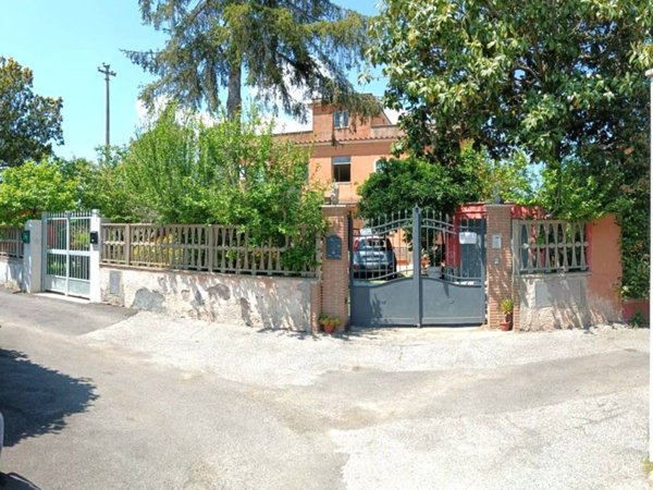 casa indipendente in vendita a Roma in zona Appio Claudio