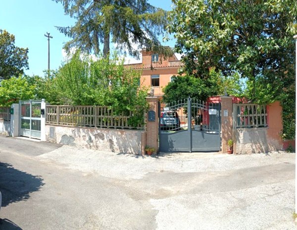 casa semindipendente in vendita a Roma in zona Appio Claudio