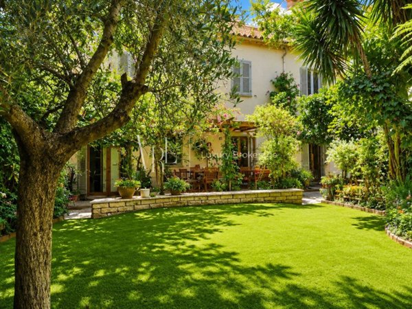 casa indipendente in vendita a Roma in zona Appio Latino