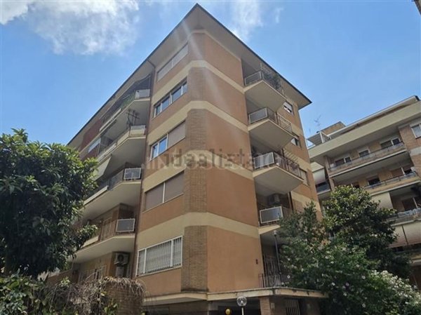 appartamento in vendita a Roma in zona Ardeatino