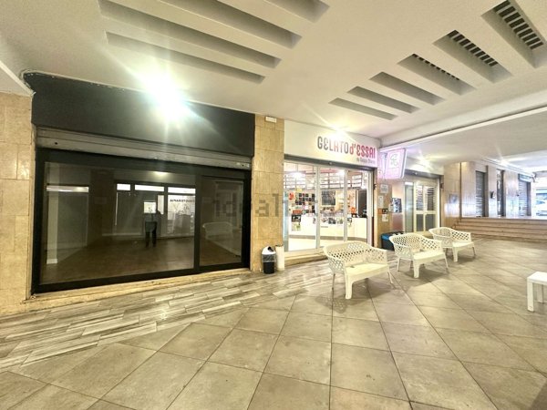 locale commerciale in vendita a Roma in zona Prenestino-Labicano