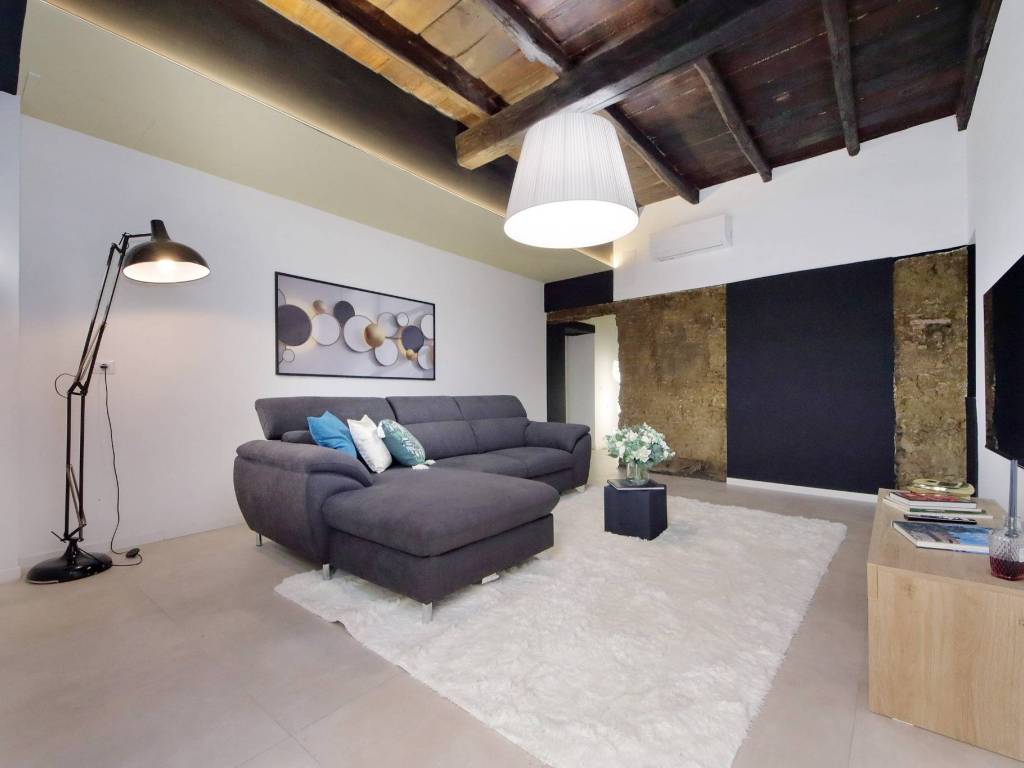 appartamento in vendita a Roma in zona Trevi-Colonna