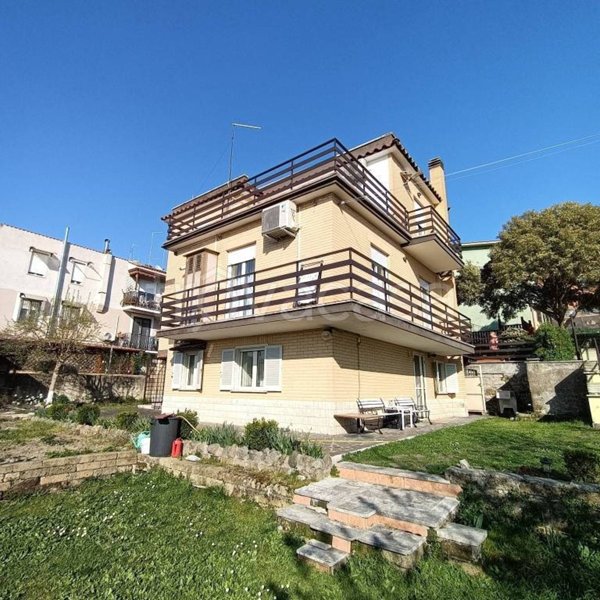 casa indipendente in vendita a Roma in zona Cesano