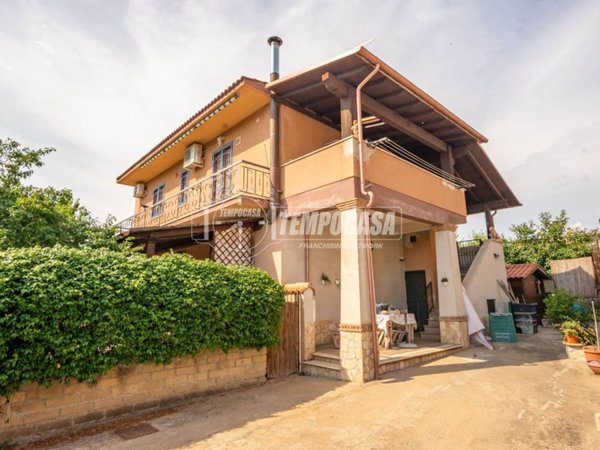 casa indipendente in vendita a Roma in zona Osteria Nuova