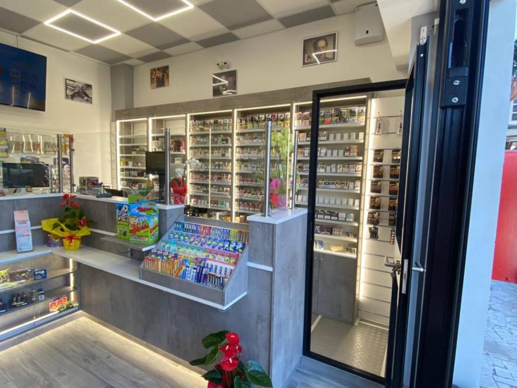 negozio in vendita a Roma in zona Primavalle