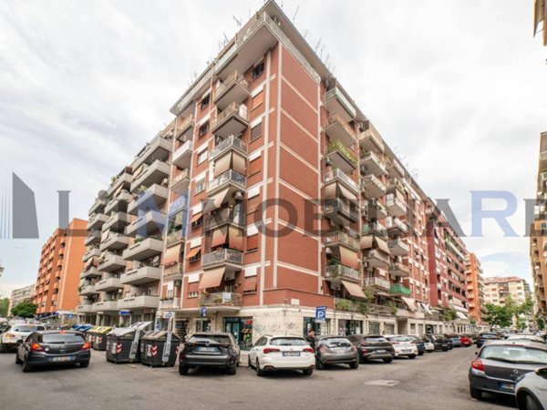 negozio in vendita a Roma in zona Portuense