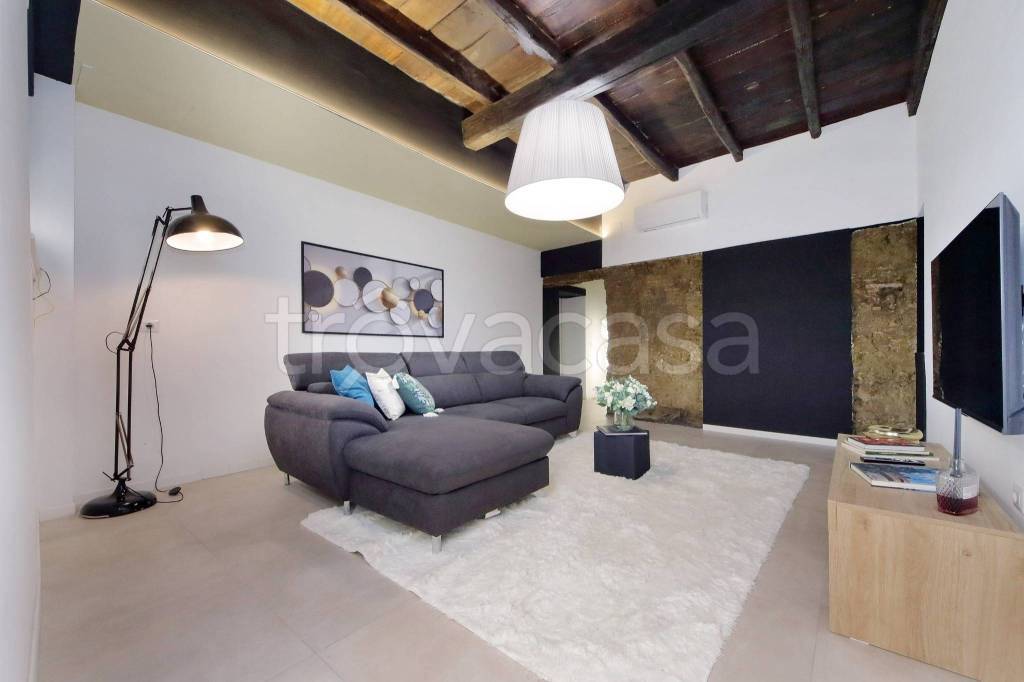 appartamento in vendita a Roma in zona Trevi-Colonna