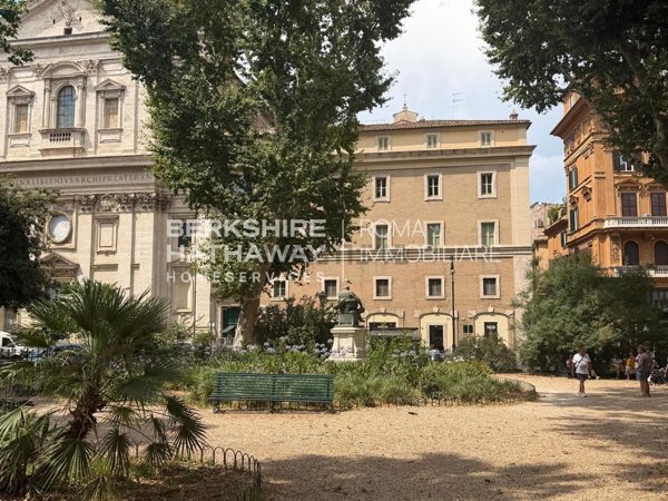 appartamento in vendita a Roma in zona Rione Regola