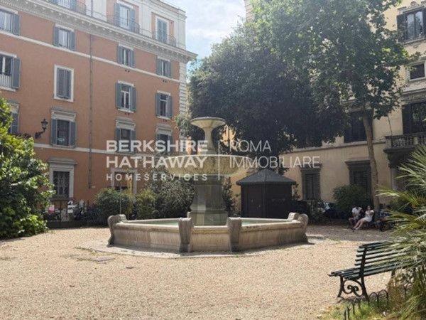 appartamento in vendita a Roma in zona Rione Regola