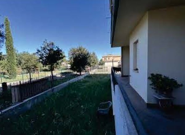 appartamento in vendita a Roma in zona Lunghezza