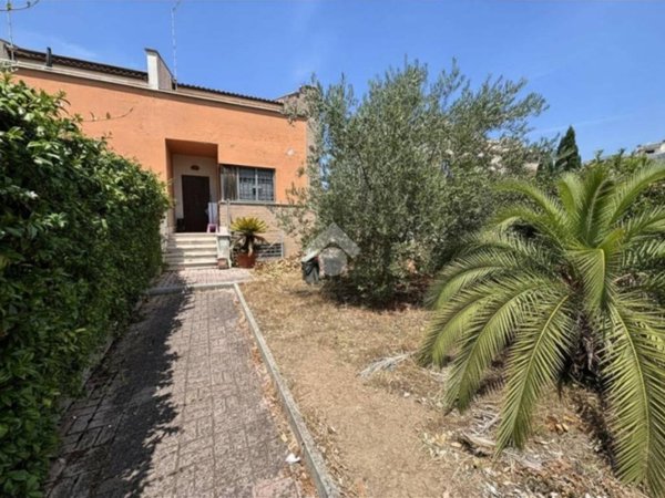 casa indipendente in vendita a Roma in zona Mezzocammino