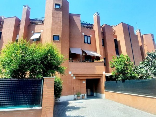 appartamento in vendita a Roma in zona Osteria del Curato
