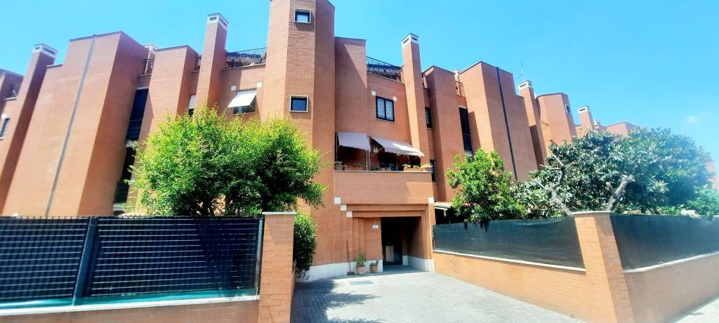 appartamento in vendita a Roma in zona Osteria del Curato