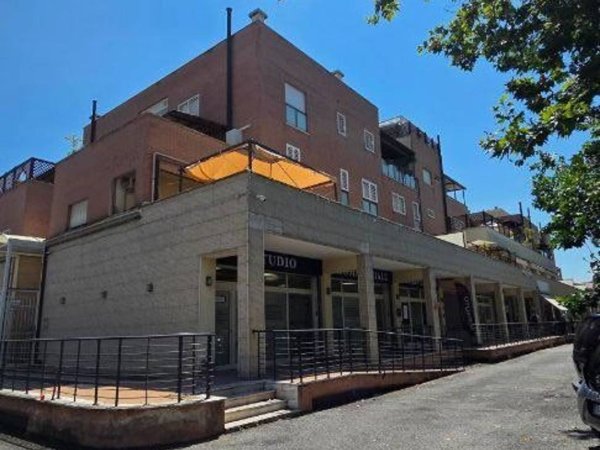 appartamento in vendita a Roma in zona Torre Angela