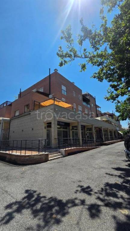appartamento in vendita a Roma in zona Torre Angela