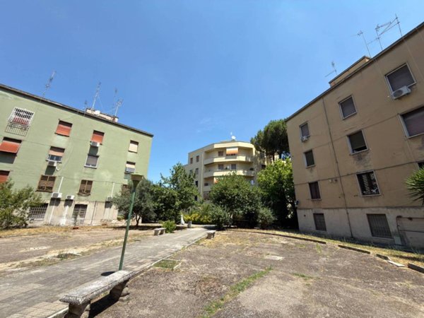 appartamento in vendita a Roma in zona Ostiense