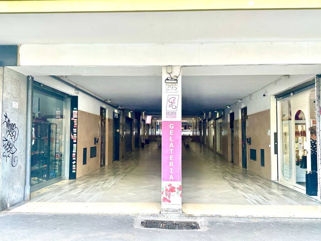 negozio in vendita a Roma in zona Prenestino-Centocelle