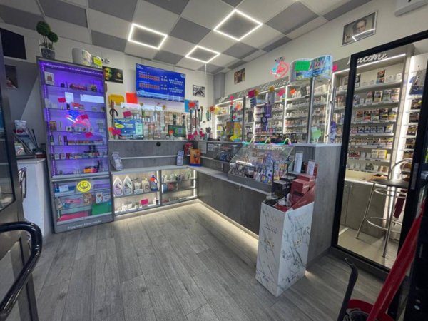 negozio in vendita a Roma in zona Primavalle