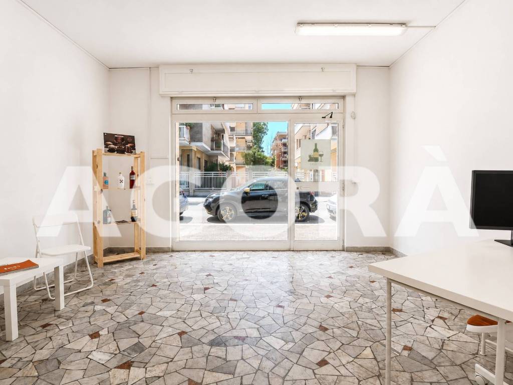 negozio in vendita a Roma in zona Ostia