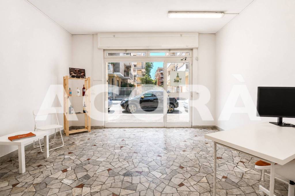 negozio in vendita a Roma in zona Ostia