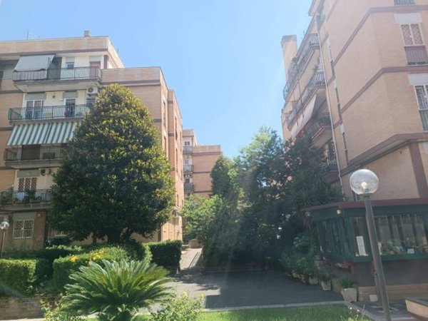 appartamento in vendita a Roma in zona Tuscolano
