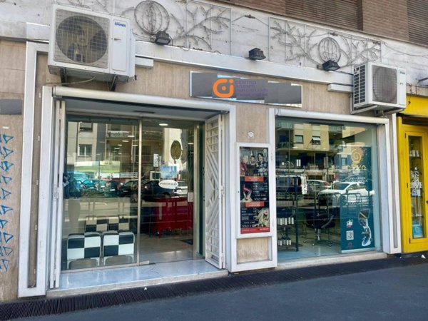 negozio in vendita a Roma in zona Cinecittà