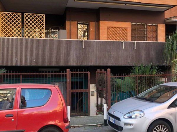 negozio in vendita a Roma in zona Collatino