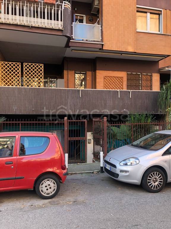 negozio in vendita a Roma in zona Collatino