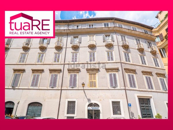 appartamento in vendita a Roma in zona Pigna - Sant'Angelo